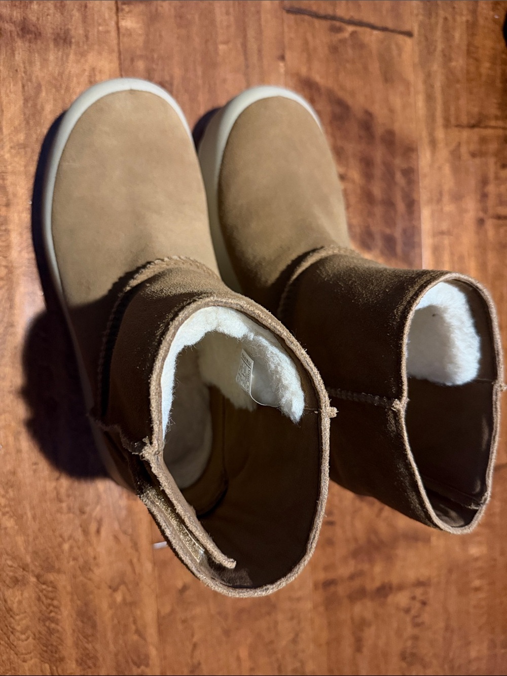Ugg platform boots Size 7 - Picture 2 of 8